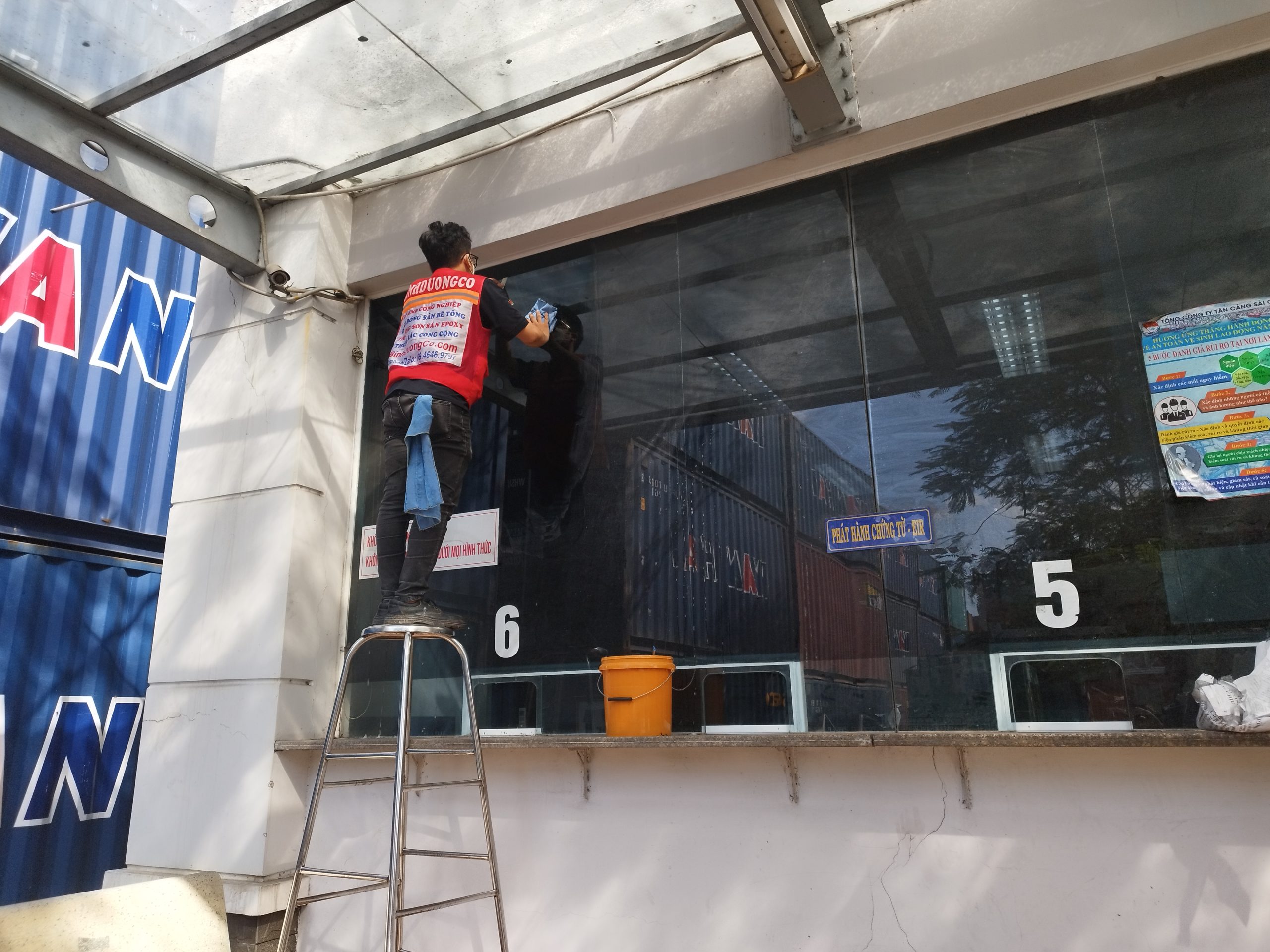 Vệ sinh công nghiệp Bình Dương
