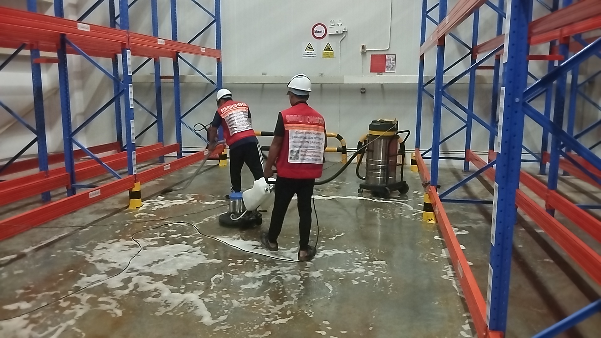 Vệ sinh công nghiệp Bình Dương