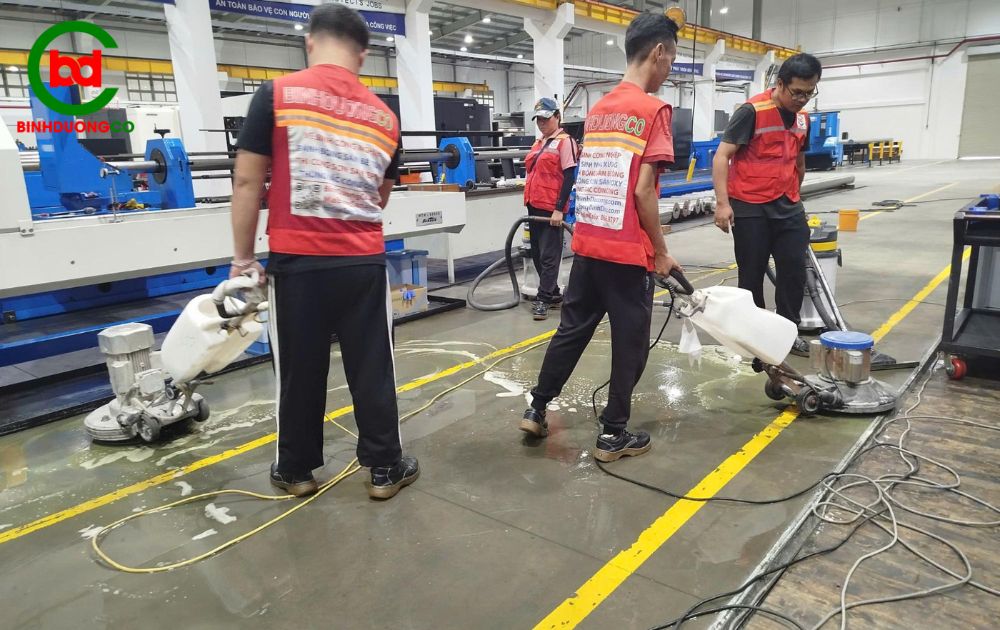 tổng vệ sinh sàn, lối đi và khu vực kho bãi
